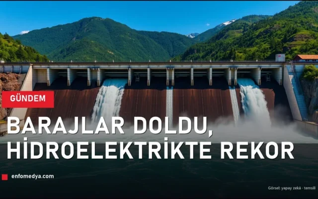 Kapaklarından su boşalan dolu bir hidroelektrik barajı — Türkiye'de HES üretimi rekor kırdı