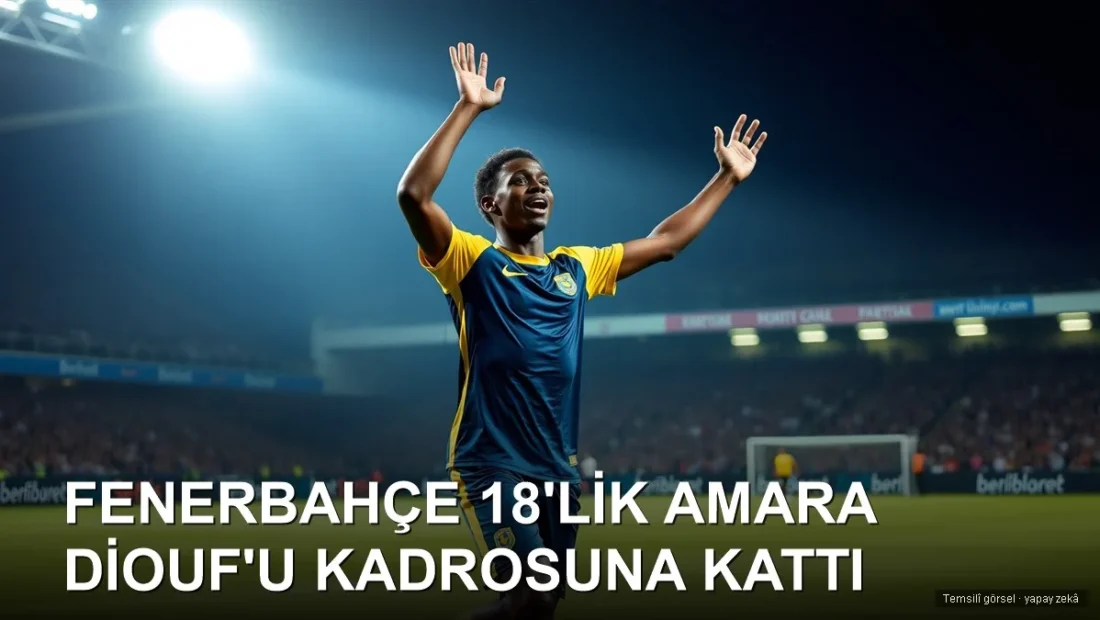Gol sevinci yaşayan genç forvet, lacivert sarı forma