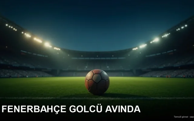 Gece stadyumunda saha ortasındaki top — Fenerbahçe santrfor transfer gündemi