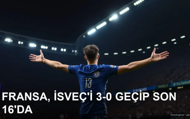 Mavi formalı yıldız oyuncu gol sevinci yaşıyor