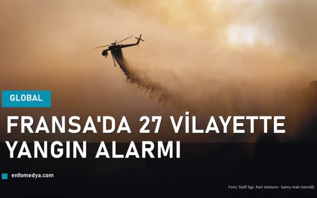 Yangın söndürme helikopteri alevlere su bırakıyor — Fransa orman yangınları