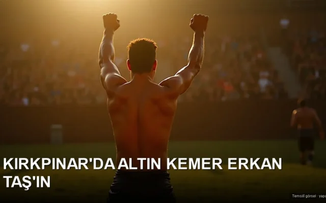 Kırkpınar yağlı güreşleri — er meydanında zafer pozu veren kispetli pehlivan
