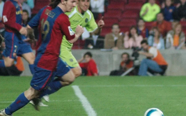 2007'de Barcelona forması ve 19 numarayla genç Lionel Messi