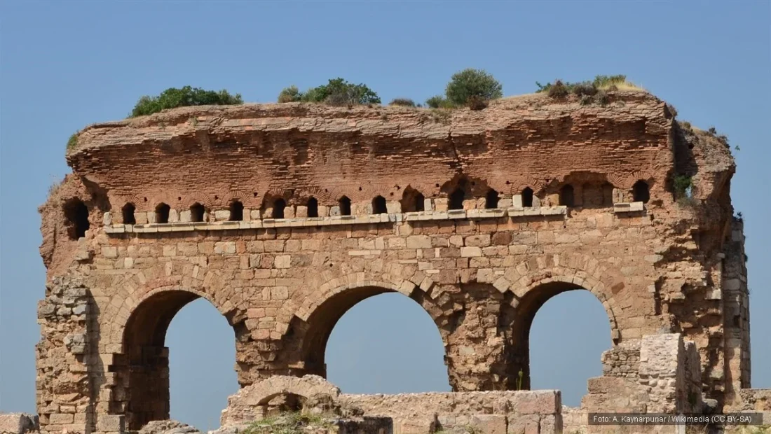Tralleis Antik Kenti Üç Gözler anıtı — Aydın arkeoloji keşfi