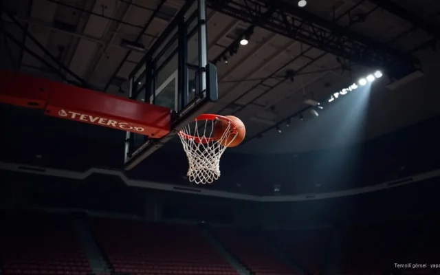 Modern arenada potaya giren basketbol topu