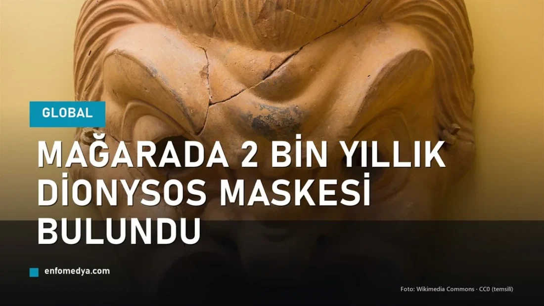 Antik terakota tiyatro maskesi — Hırvatistan'da bulunan Dionysos maskesi