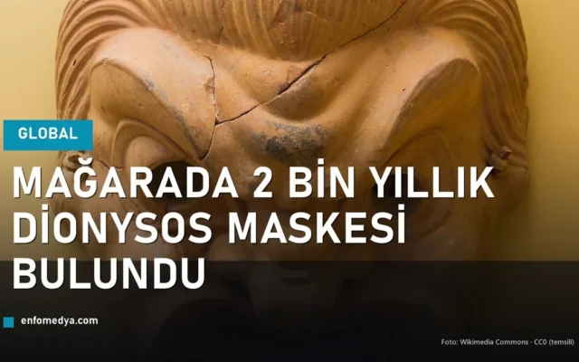 Antik terakota tiyatro maskesi — Hırvatistan'da bulunan Dionysos maskesi